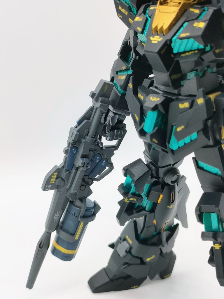 ビームライフルは前回グフカスタムのデカールの余りを使用。こちらは上手く纏まりました。