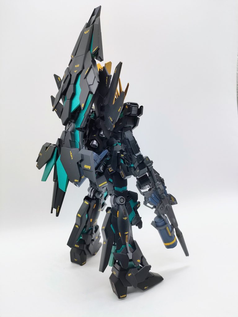 後ろ姿が映えるMSは良いですね。