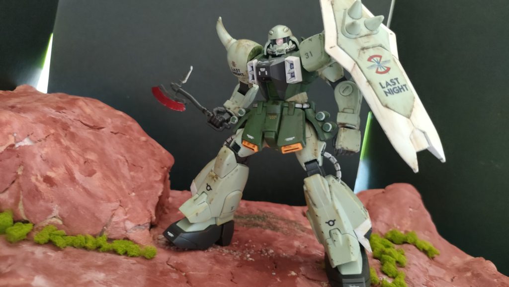 盾と肩のLAST NIGHTは適当に貼り付けましたが、色々空想してみました。すると「 昨夜はお楽しみだったぜ(今日も生き残ったらお楽しみです)」部隊みたいなノリなんでしょう。