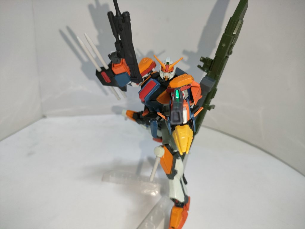 フル装備(?)の俯瞰カット。中々良きポージングが決まらない(gundam-kao5)