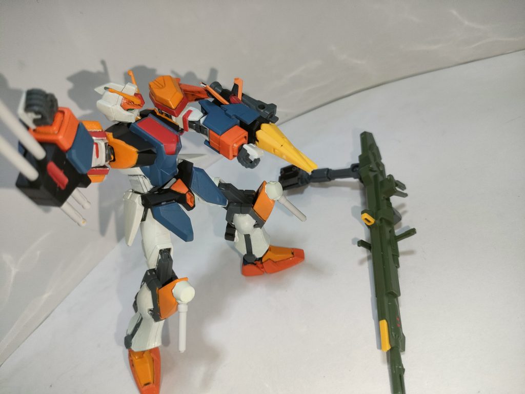 デッドウェイトとなるならば、バックパックごと破棄することも可能…。 イザーク「 ええい!!エネルギー切れが無いのは良いが、重いわ動きにくいわ馬鹿者!!」 ランチャーストライカー&アグニ「解せぬ…」 ぶっちゃけ今更デュエルブリッツが装備する必要性はそこまで無く、わざわざストライク系列用のストライカーを装備出来るようにする手間とコストが…。 そもそもパーフェクトストライクやデスティニー、またはデスティニーインパルスののように、オールラウンダーを熟せる機体を作れば良いというものではない。