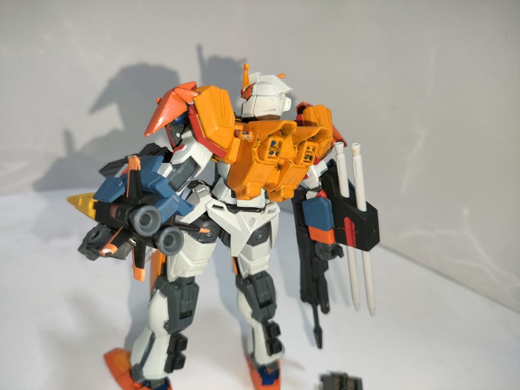 ランチャーストライカー&アグニを外して、元のデュエルブリッツのバックパックに換装。こちらの仕様ならば、スラスターが増えてより素早く機敏に動かせ、ビームサーベル等の格闘戦をより活かせる。