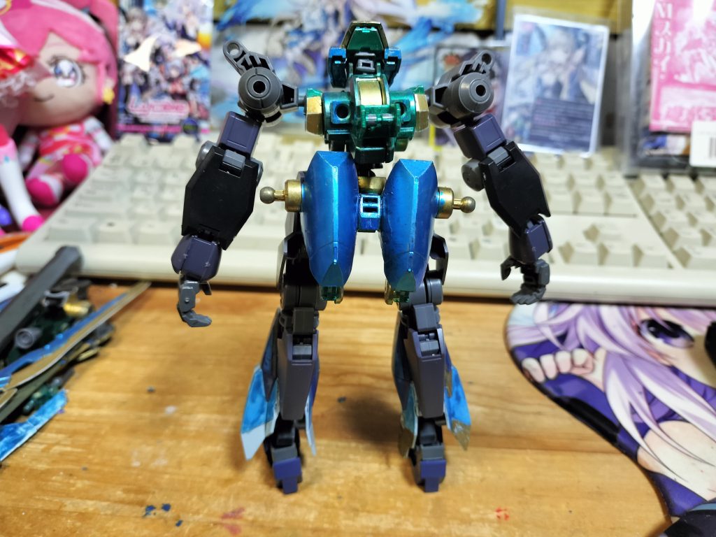 フレームの後ろ 足はライトニングガンダムを使いました まあガンプラマーカーがインク切れで塗装が(´;ω;`)