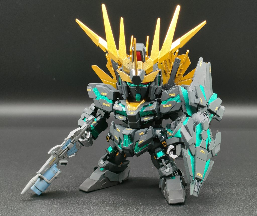 全塗装でもお盆休みで完成まで持って行けそう、先週まで作っていたHGUC版の塗料、デカールが使えるということで、SDEX のバンシィノルンとなりました。