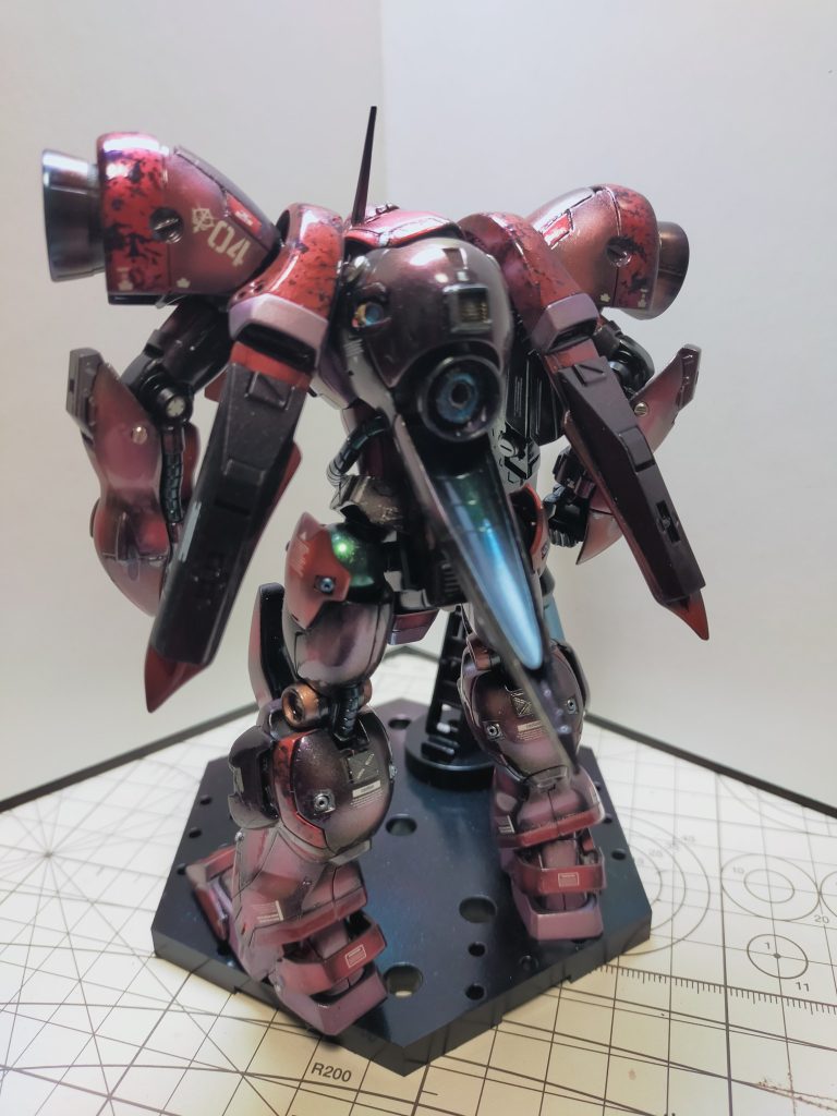 バーニアに電飾を仕込んでいます!足回りや肩にνガンダムのパーツを使いました。