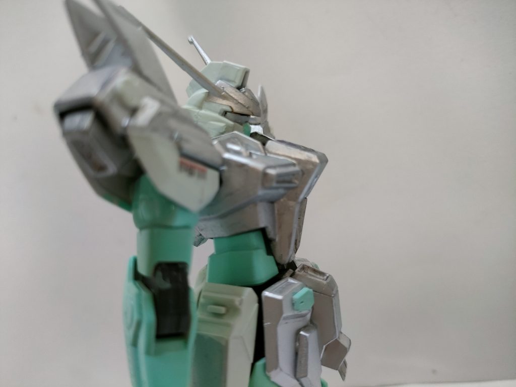 終わらぬ戦いに疲れ果て、平和を願いコンパスに助力していた彼とその愛機はは、真実が明かされ更に混沌としたこのコズミック・イラの世界で、これから何を思うのか…。