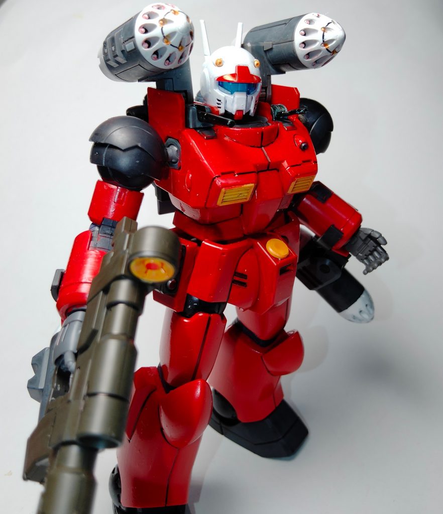 近接牽制に、小型キャノンと機銃も両肩前部に装備してますこちらは旧キットのサラミスの余っていた武装です