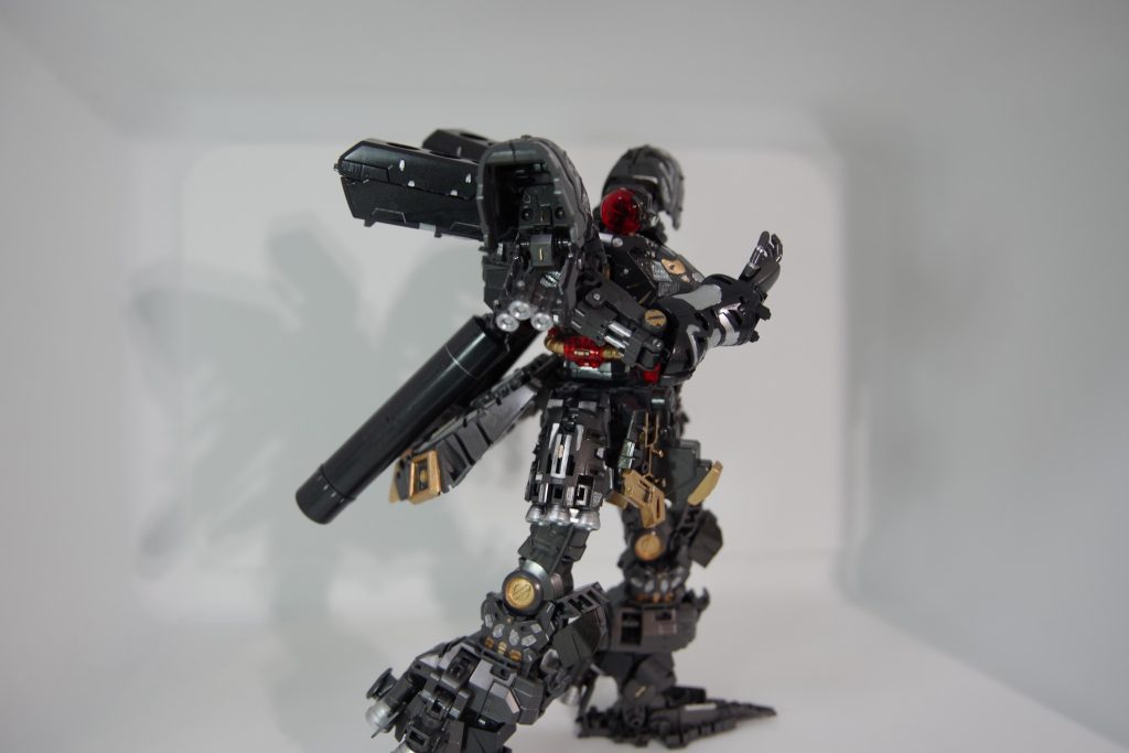 フレーム。特に考えず金と銀を塗って、光沢クリアーを塗ってます。 