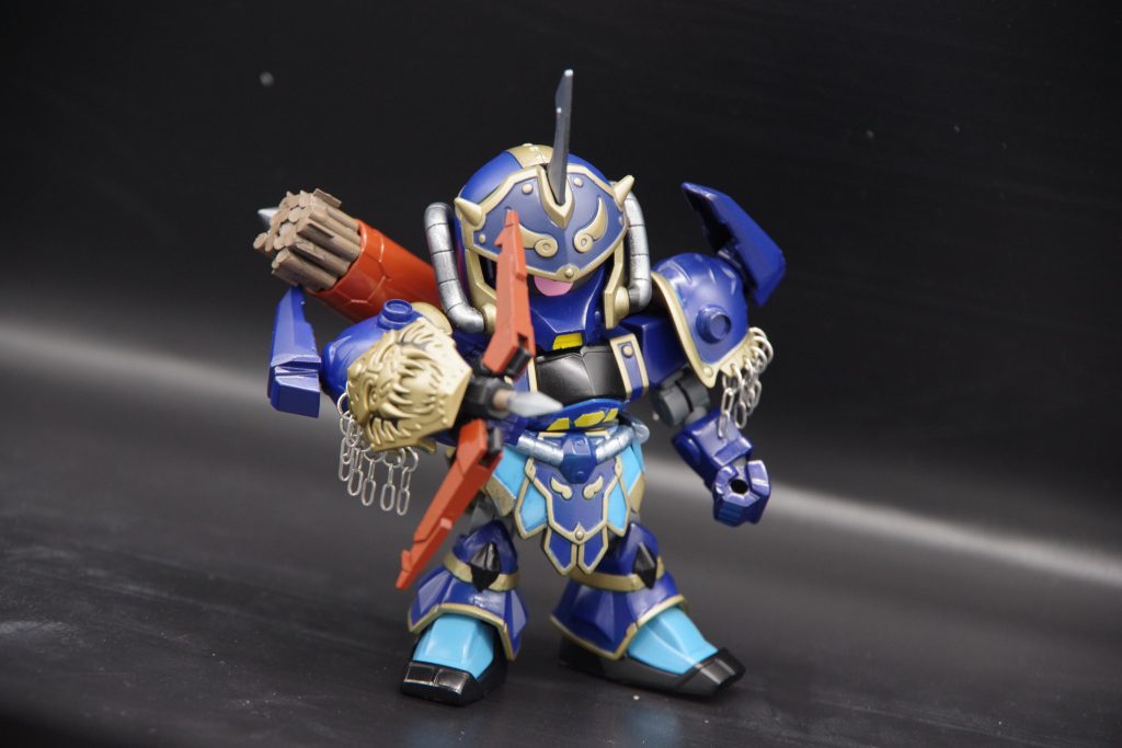 右腕のチェーンアンカーは三国時代ということで弓に見立ててみました。使用したのは30MMよりパーツを拝借。