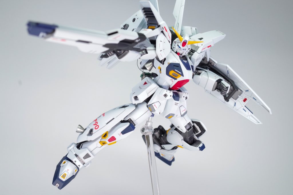 Qタイプが白の面積多いので、白メインで配色作ってみました。ヒロイックでシックな感じになったかなと思います。個人的には大満足です。