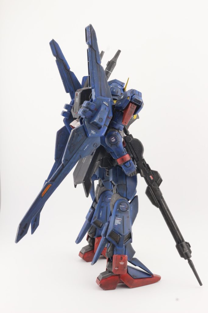 塗装やデカールの後はウォッシングとピッチングを行い、無光沢トップコート。