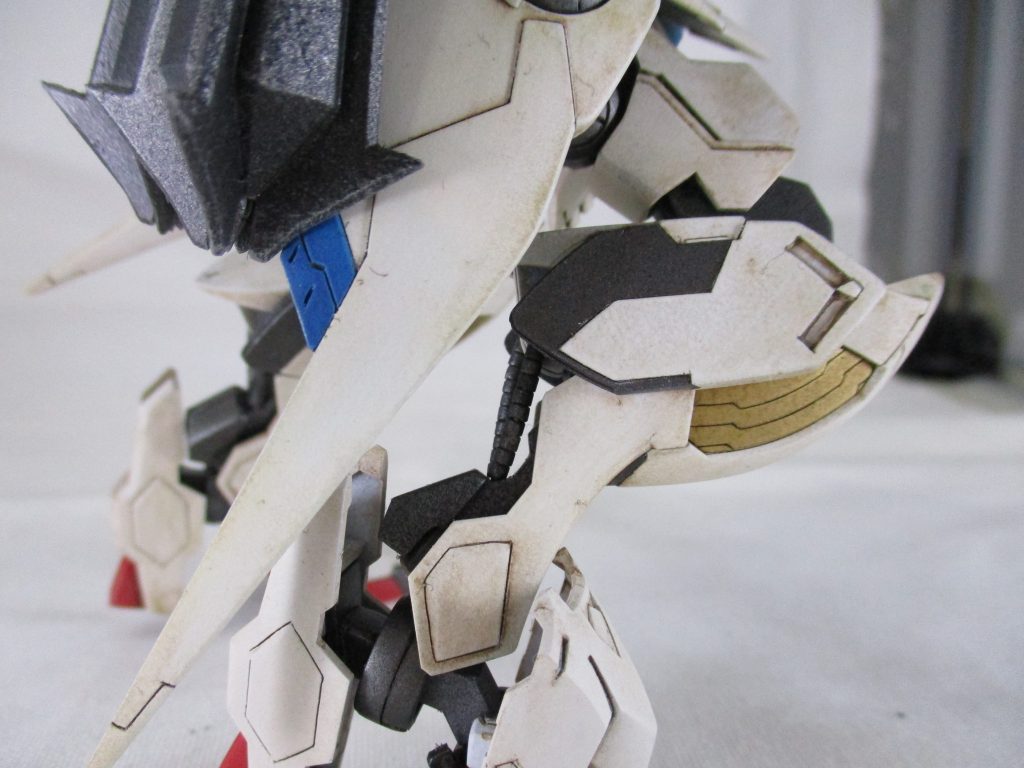 我が家のガンダムフレーム基本工作その①、脹脛部ケーブルの真鍮線&ガラスビーズ置換え。