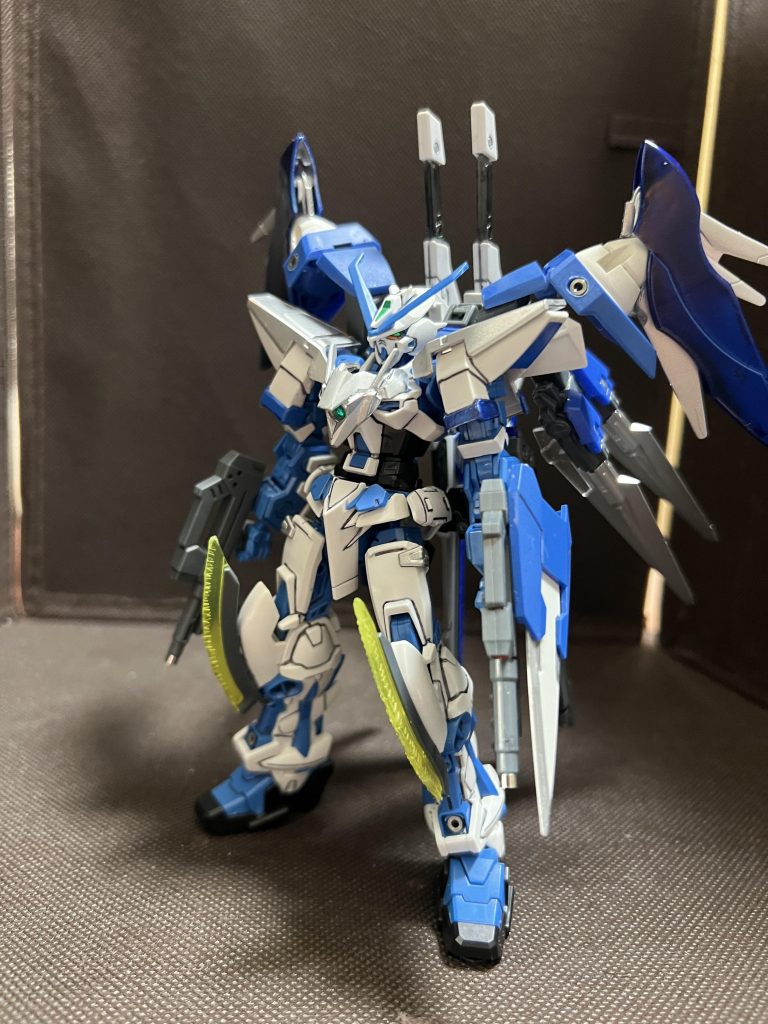 以前のシリーズでは青、赤、銀と作ったので、次は金かなーっと思ってたのですが、素体のセカンドL見てたらこうなりました笑