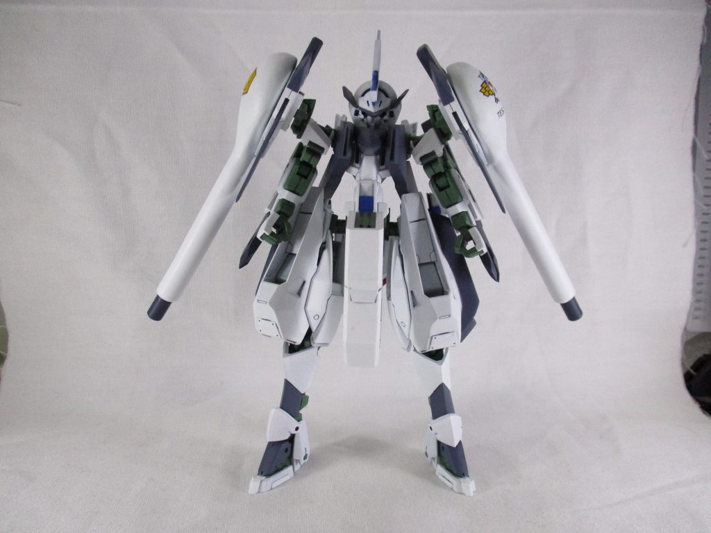 先述通り、ベースはガンダムTR-6[ウーンドウォート]。この機体自体、パーツを組み替えて様々な形態になるTR-6という兵器体系の母体という、どこかなティンペットライクな機体です。なので、今回のクロスメサイアⅡもとあるメダロットを参考に作られた再現形態の一つという裏設定があったり無かったり。