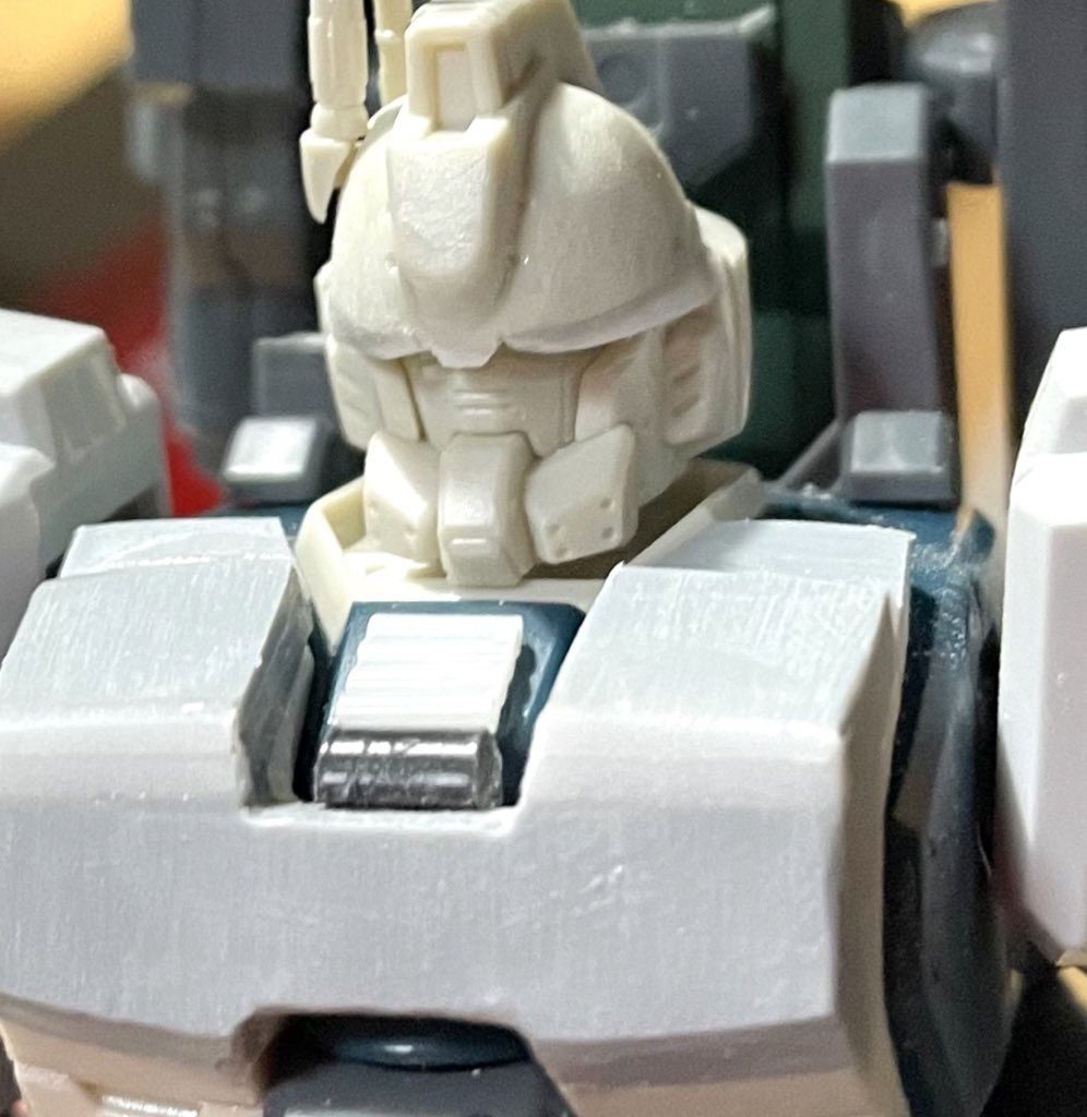 頭部と胸の厚みの改修。コレだけで結構雰囲気が変わった気がします。