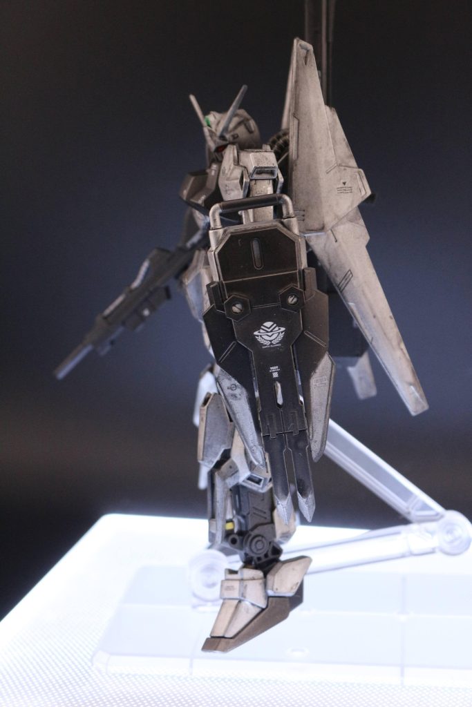 型落ちの百式を改修して使用している部隊のイメージしています。