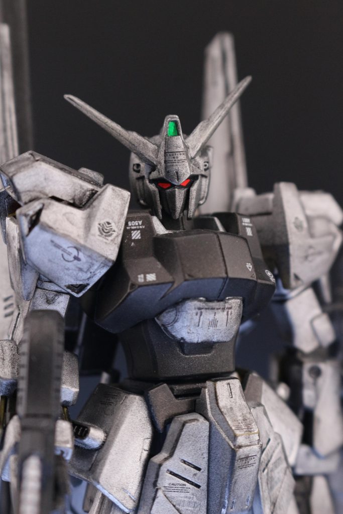 ジャンクパーツからV字アンテナを装着したり、スラスターを装着して、機動力を向上の演出したりしています