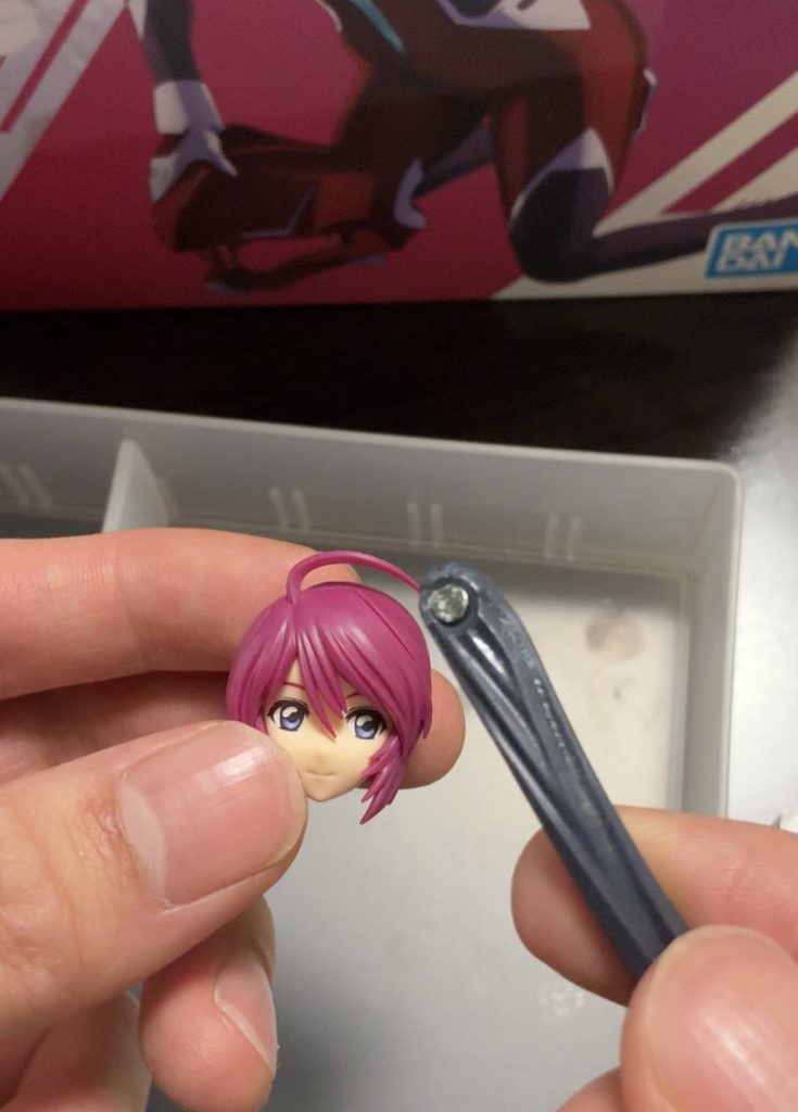 追加ヘアーは30msのツインテール5の片方を使いました。頭の中の後頭部と側頭部にも磁石を仕込んでます。