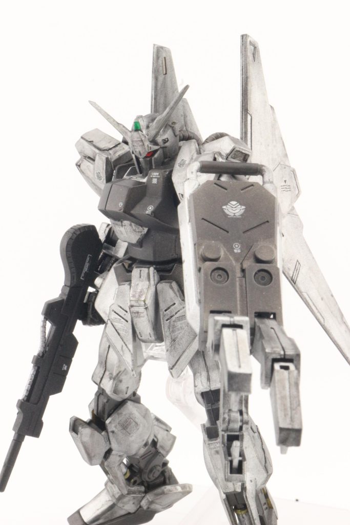 黒の部分はスモークをシルバーの上から塗布。