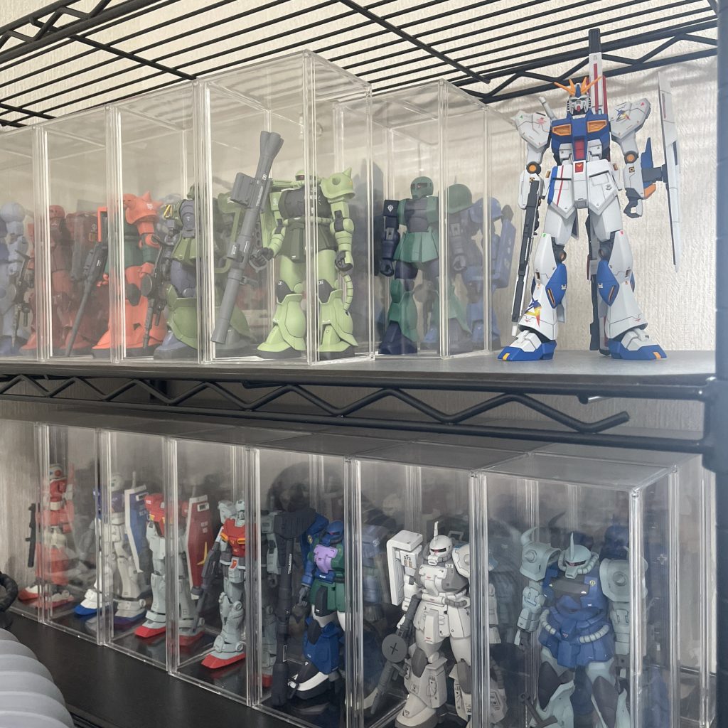 今まで作ってきた機体と比べてνガンダムは思った以上に大きかったです。置き場をどうするか困っています…😅