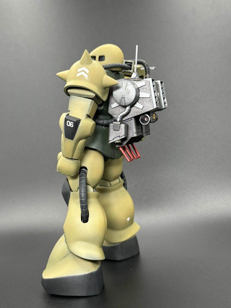 デカールはキット付属のもののみ使用。