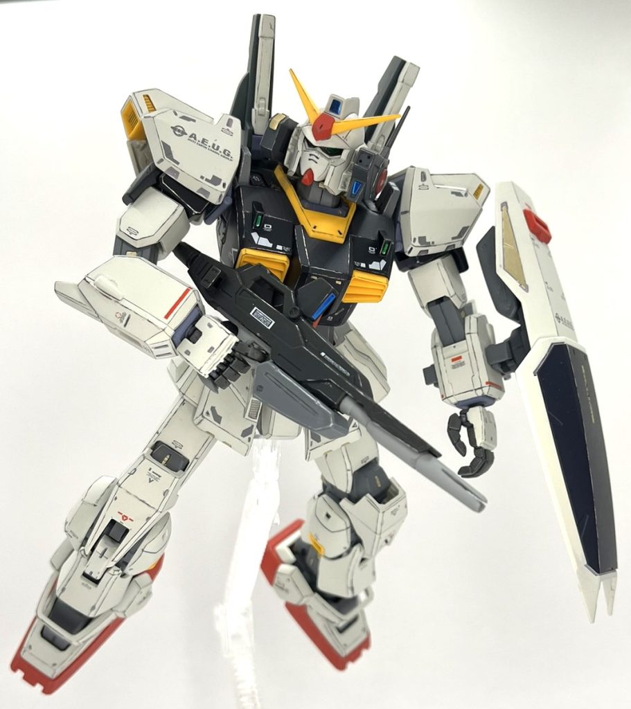 逆に接合部が緩々の箇所も随所にみられたので、テープ巻き、透明塗料塗り込み等で摩擦を大きくしました。