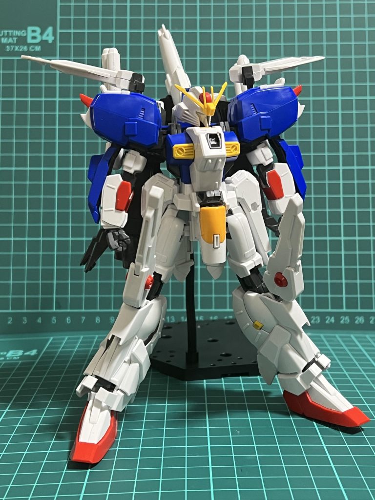 膝関節だけ触った初期状態ですHGと言えど大きなキットだったので、ここからだいぶ時間がかかりました