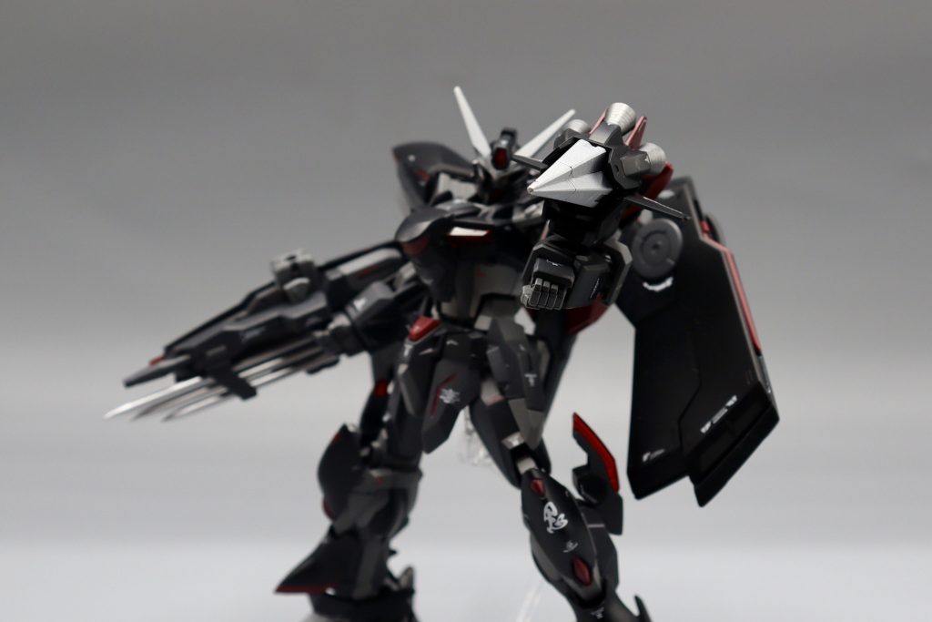 グレイプニールはバーニアを市販パーツに置き換え、接続はビルドストライクEGのシールドのパーツをベースに作成しました。黄色箇所はシルバーに変更しています(少し落ち着いた感じになりました)。