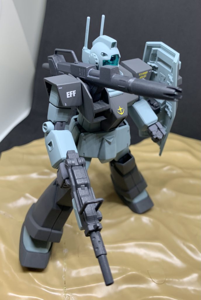 ハードポイントはポリキャップが目立つのでプラ板で裏打ち。穴を開けた膝と足首のアーマーを外した穴は壽屋のマルイチモールドを貼り付け。