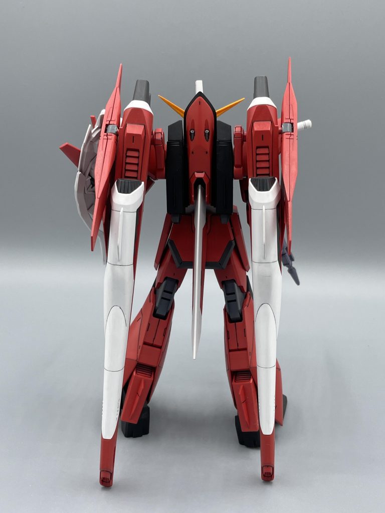 バックショット。 ヴェスb…もとい「M106アムフォルタス プラズマ収束ビーム砲」も大きすぎるくらいに立体化されており、見栄えも良好。全方位から見ても、2024年現在においても見劣りしない傑作キットだと思います。