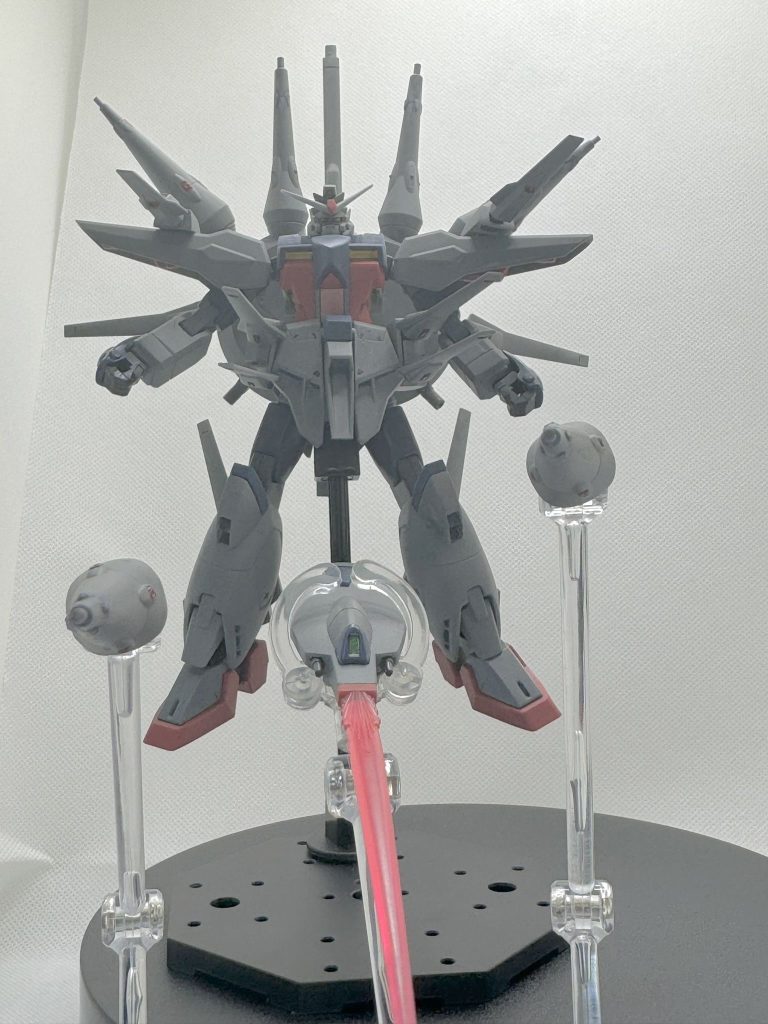 SEED FREEDOMの時代に急に流行りだしたシ-ルドドラグーンっぽく、複合兵装防盾システムは腕に被せる方式からそのままマウントできるようにしました。(10年前にはそんな設定なかったから、急遽いじり直し💦)