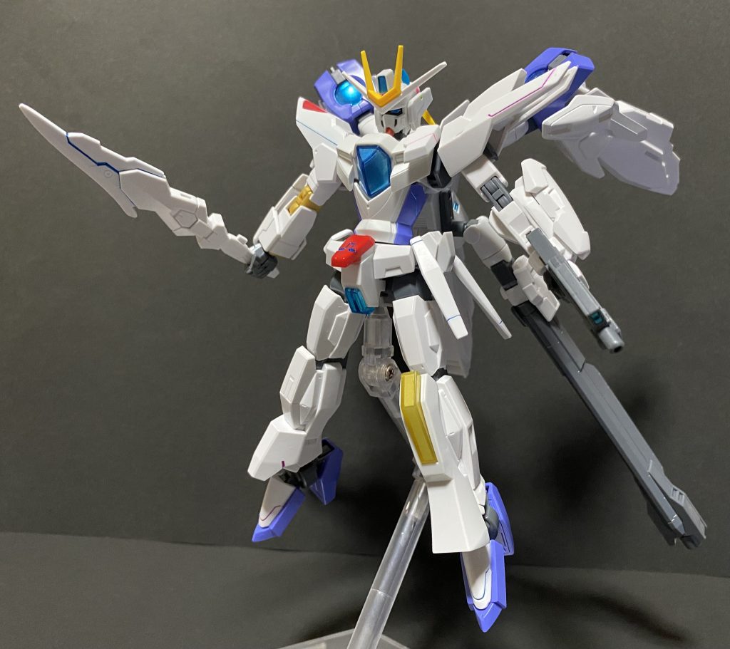 TRANS-AM本機はツインドライヴにより赤く発光せず使用時は極光を纏った姿となる。イメージ的にはクアンタムバーストの輝きに近い