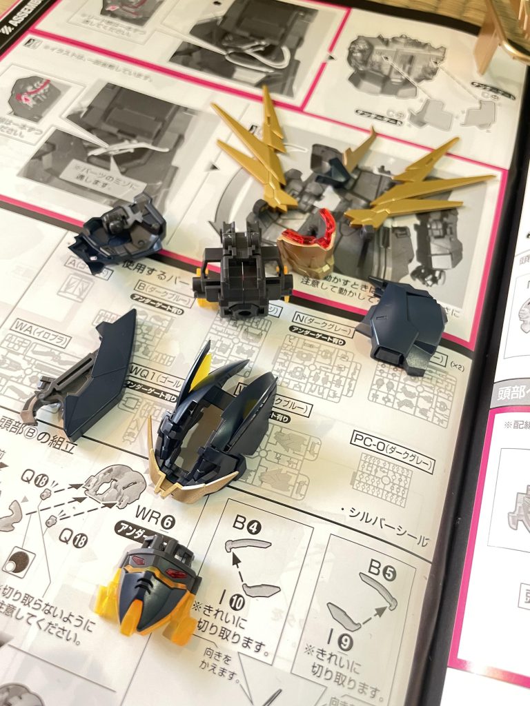 モチベ向上と、変形機構の仕組みを見るために頭から組んだんですけど、何この工程の量!?!?ってなりましたwまだ金額が頭の中似合った時なので、頭だけで1時間以上はかけたんじゃないかな??😂