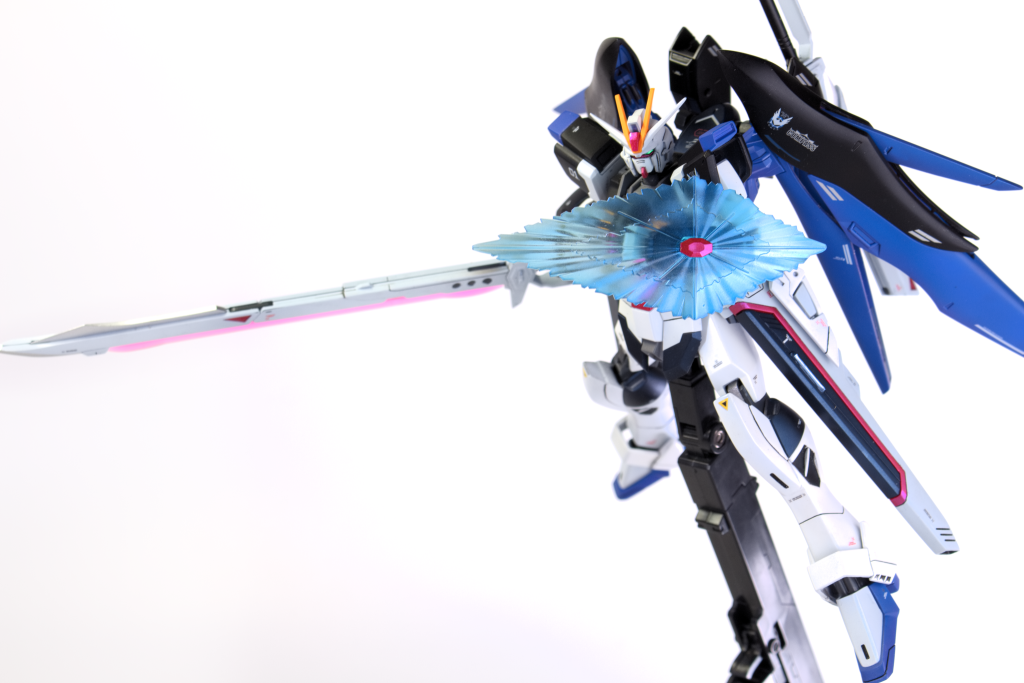 　チェストフライヤーには、新たにビームシールド発生装置が装備されている。