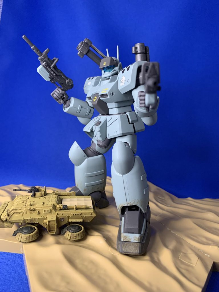 100mmマシンガンを二丁持たせたかったので、罪庫の08小隊初期HGから流用トリガーガードを加工して手首はビルドハンズ丸のLサイズを使用。