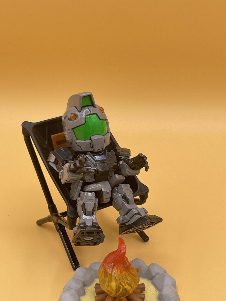 キャンプ椅子って、座り心地サイコーですよね。焚火の火も、一生見ていられる。