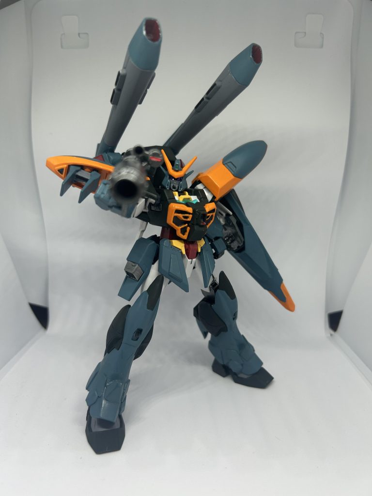 カラミティのバズーカ砲「トーデスブロック」もコアスプレーガンに取り付けられる様にしたかったんですが、フォルムが綺麗にするのが難しかったので断念しました。