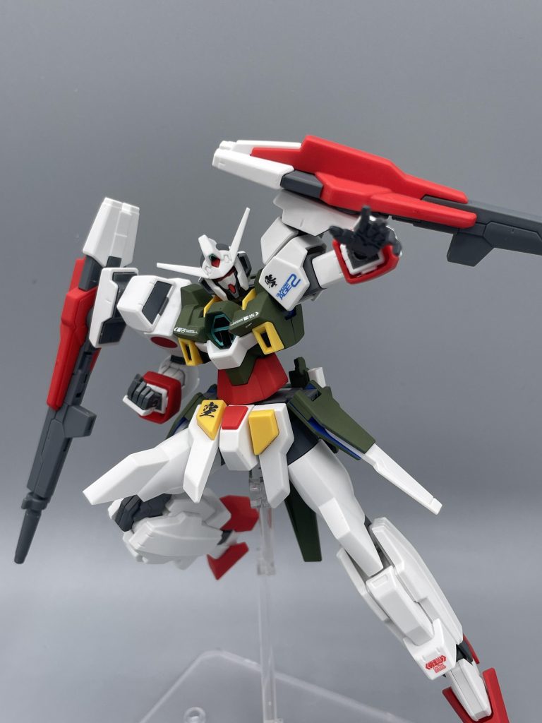 ダブルバレットでおなじみのポーズ ダブルバレットには、このポーズを再現するために“右手の握りこぶし” が付属します。握りこぶしが付いてくるのが、AGEキットの良いところですが、その多くは左手の握りこぶしです。なので、ダブルバレットに付属する右の握りこぶしは”非常にレア”なのです。