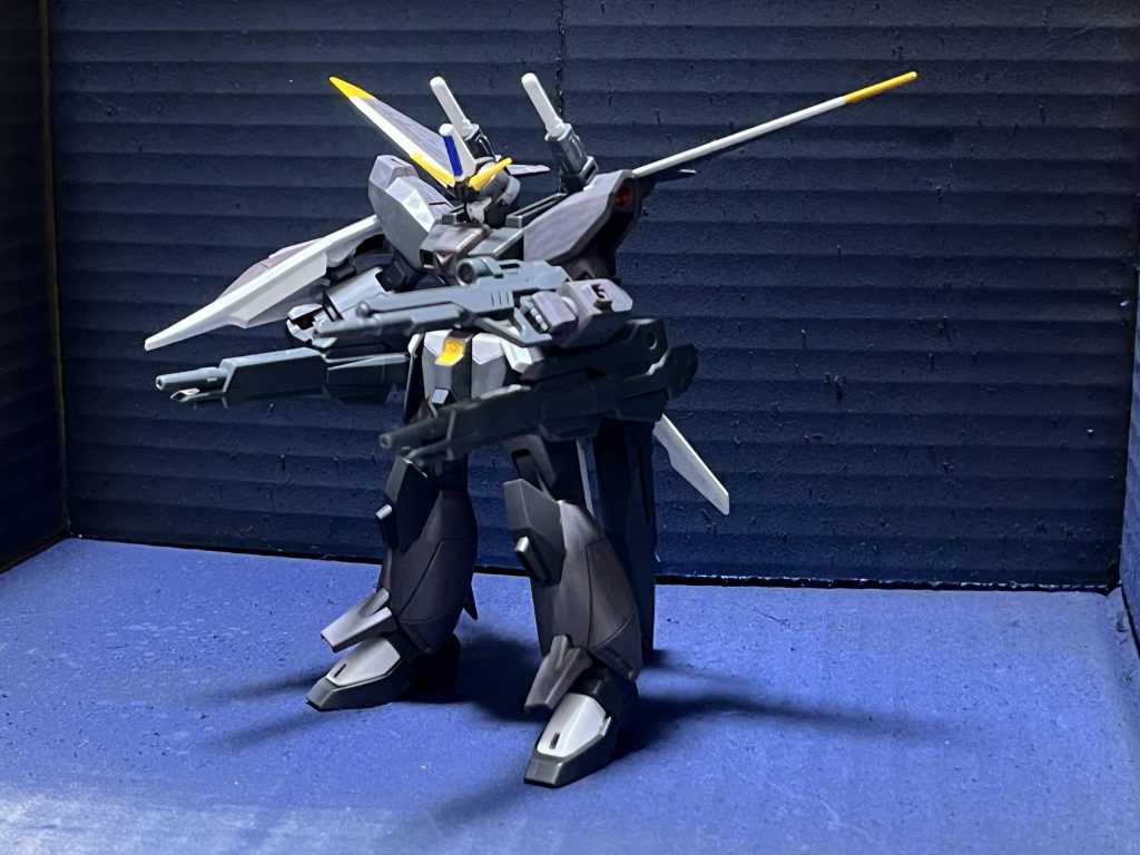 ビームキャノンユニット 元型機のアムフォルタスの代わりに装備された装備ユニット。通常はビームキャノンを装備しているが、任務に応じてビームガトリング、大型ミサイルに換装可能。 パワードアームズパワーダーのユニットを移植して制作。何だかんだで本気で一番レイアウトに悩んだ部分。