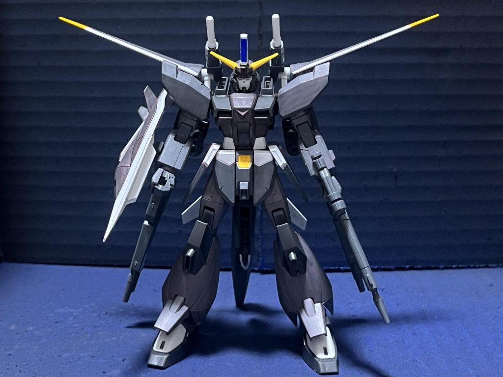 以上、ヴァリットセイバーガンダムでした! 個人的には正面から見た時の一番かっこいいシルエットを形作れたのが好印象です! 上手い事、量産試作機らしさは出せたかな……?