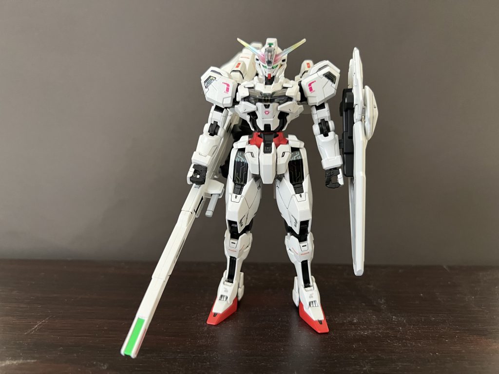 フレームは黒サフで、グランプリホワイト、モンザレッドを塗りました。