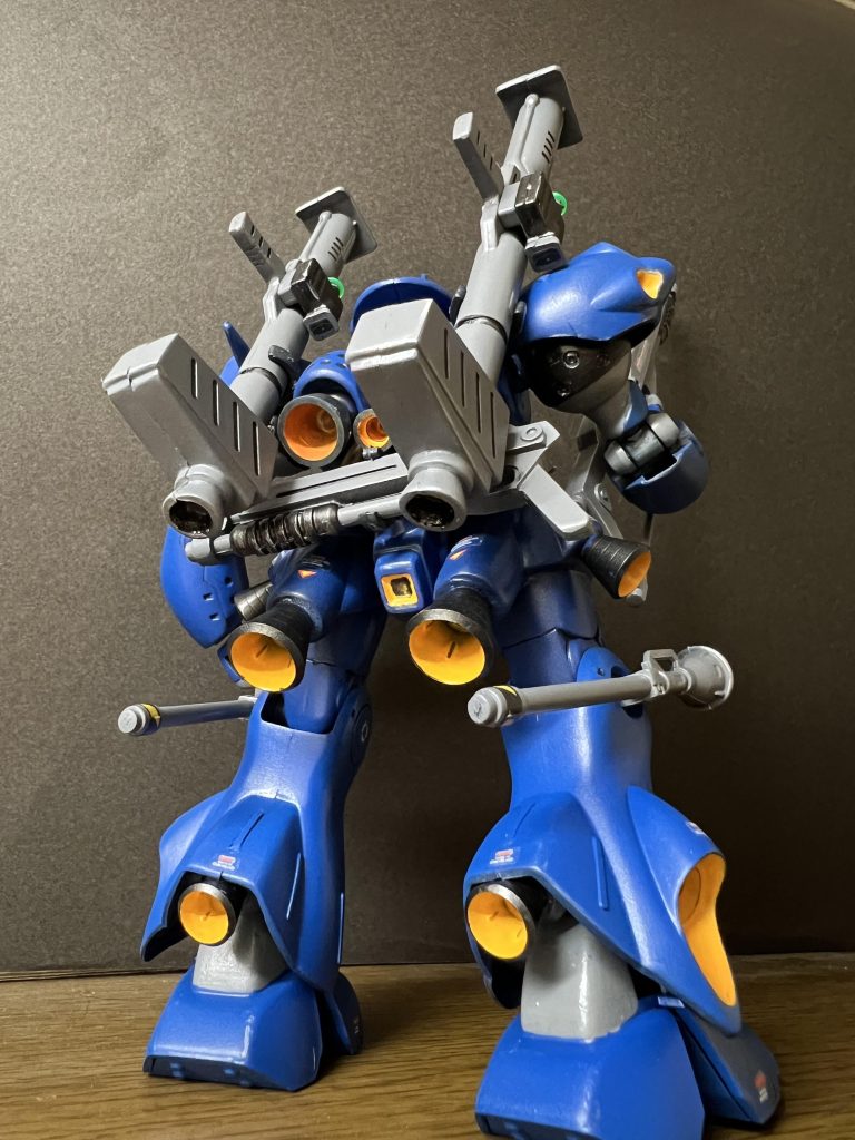 バーニア類はキットそのままだと高機動なMSの割には貧弱だったので、別パーツをつけてみました。