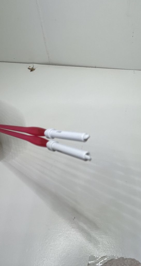 サーベルの下部分を削ってランナーの細切りにして連結可能にしています