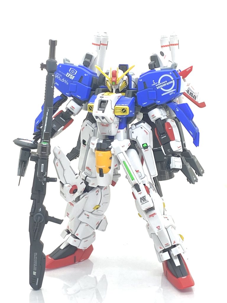 HGUC Ex-Sガンダムを成形色仕上げ+αで作ってみました。この機体で第27回全日本オラザク選手権に参加しています。前回はクシャトリヤ・リペアードで参加したのですが案の定、切手サイズの掲載で(笑)今回も大型の機体をチョイスする事にします。サイコガンダム、フルアーマー・ユニコーンガンダム、シナンジュ・スタインなんかが最初の候補でしたが・・・ふとした時に目に入ったのが「ガンダム・センチネル」のムックでスクラッチで製作された数々の模型の画像に特殊効果を加えて作られたSFXフォト、現実の科学情報を織り交ぜた設定のノベル・ストーリーはガンダム世界の「リアル」をとことん突き詰めた物でセンチネルはやはり自分のバイブルと改めて思いました。ノーマルのSガンダムでも良かったのですが「やるならトコトンやらないと!」と思い、HGUCでは五本の指に入る難キットであるEx-Sガンダムを成型色仕上げの限界を目指して作り込む事にしました。