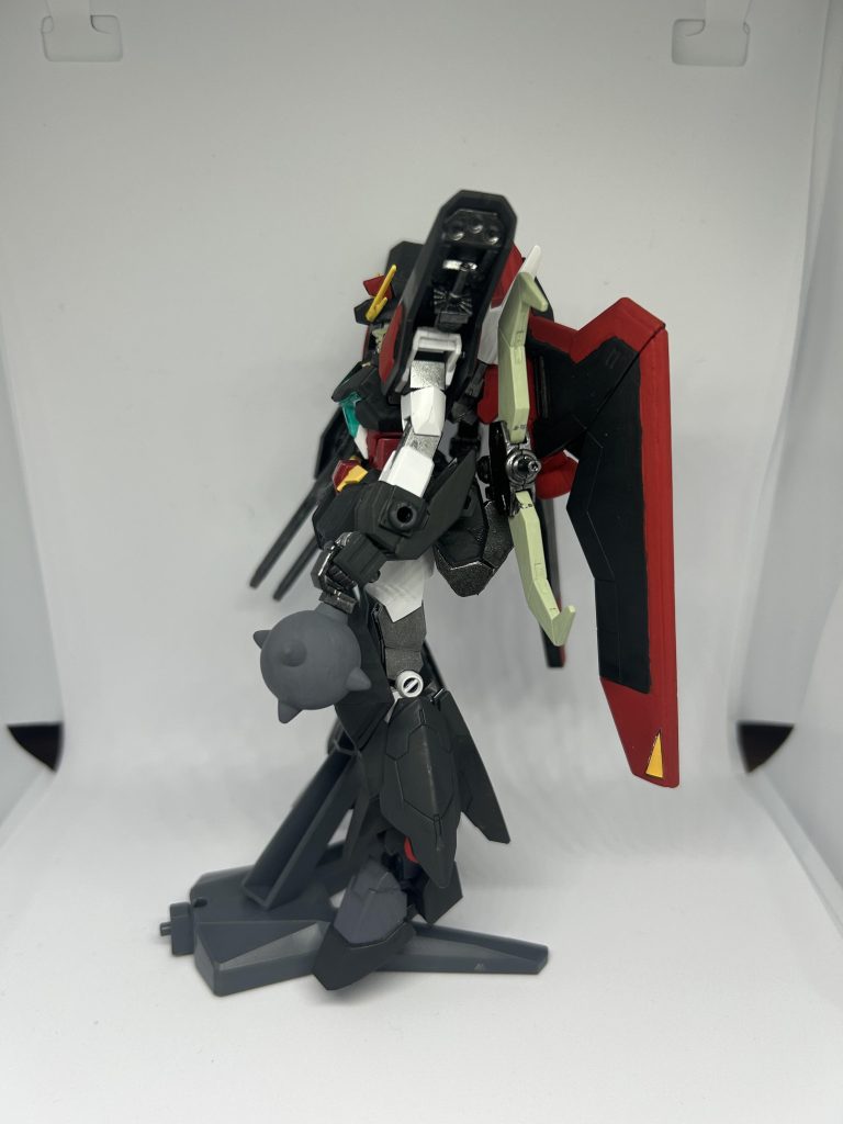 フロント、リア、両サイドからの写真です。アーマーは主にレイダー、メルクワン、サタニクスのパーツを使用して作製しています。