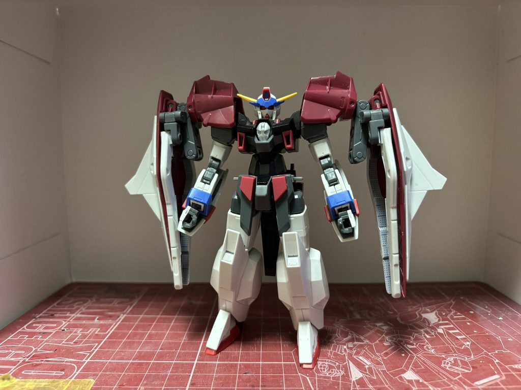 製作工程1最初、スラストビームキャノンを両肩につけようとしたところ重さで垂れ下がっていくので他の方法を検討することに