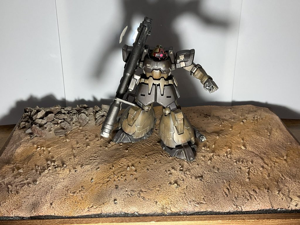 今回は台座のジオラマも作ってみました砂漠をイメージしてたんですけど・・・砂漠というか、鉄オルの火星みたいになってしまった