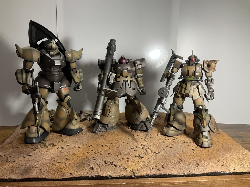 地上戦仕様でやっと小隊が組めました♪ほんとはザクとゲルググのウェザリングもやり直すと思ってたんだけど・・・