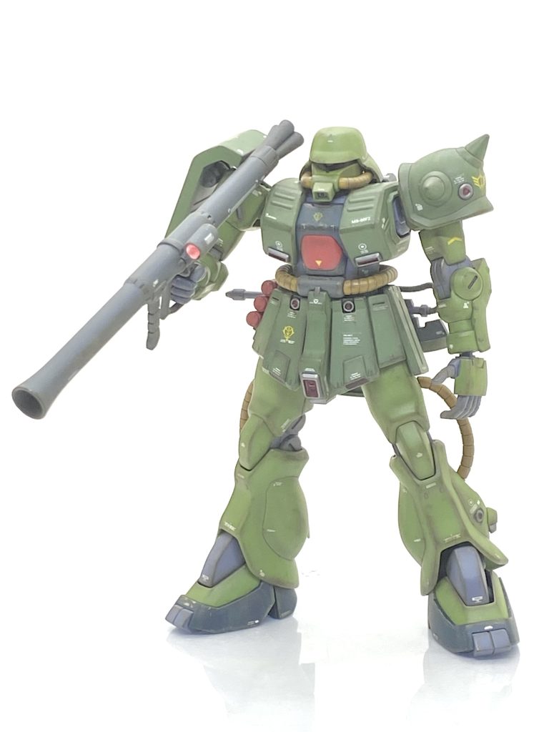 ドイツ軍風のフリッツヘルムを被った様な外観のBタイプ。