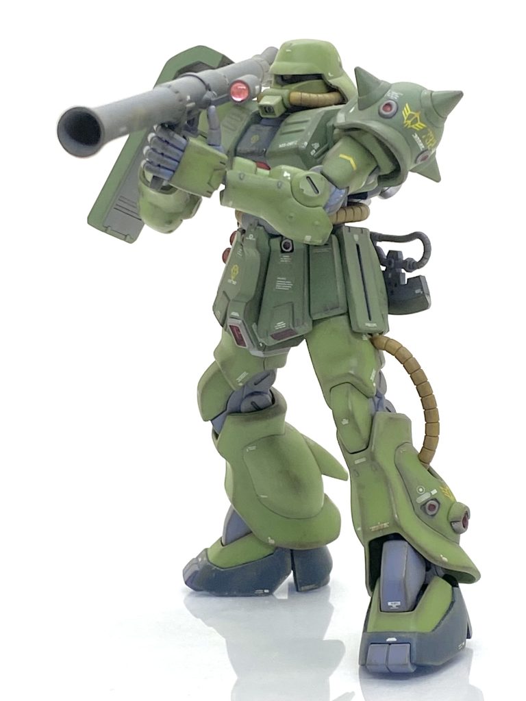 トリントン基地を襲撃するジオン軍残党風にザクバズーカを構えて。